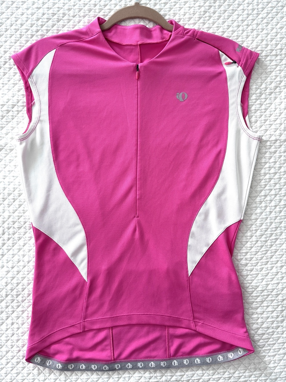 Pearl Izumi sleeveless women's cycling jersey size Medium. Great condition.